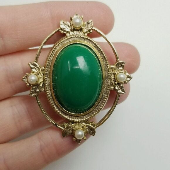 Vintage Oval Green Cabochon and Gold Tone Setting Brooch, Retro Estate - Picture 2 of 5